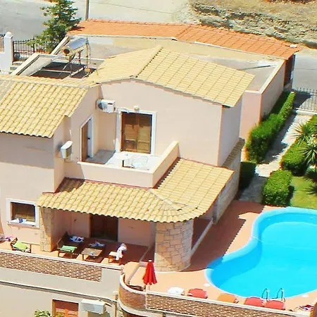 Niriides Villa *